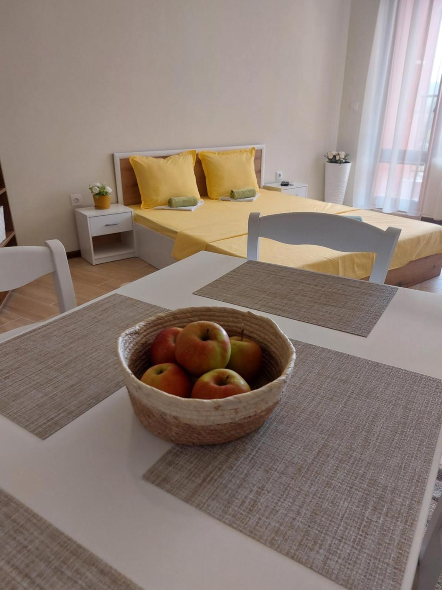 Krimski Apartment - Free Private Parking Várna Kültér fotó
